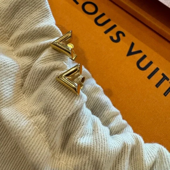 Louis Vuitton gold stud earrings - Picture 3 of 6